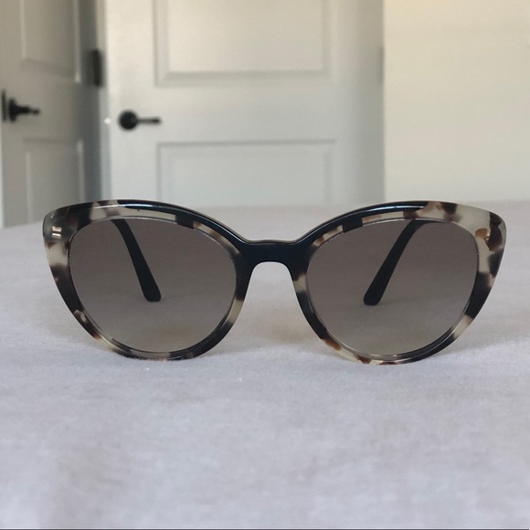 HOST PICK Authentic Prada TortoiseShell Sunglasses - Picture 3 of 11